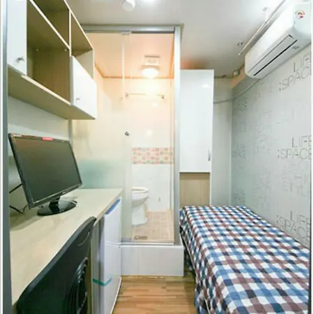Happy House Hostel
